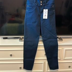 New jeans Colombian size 10